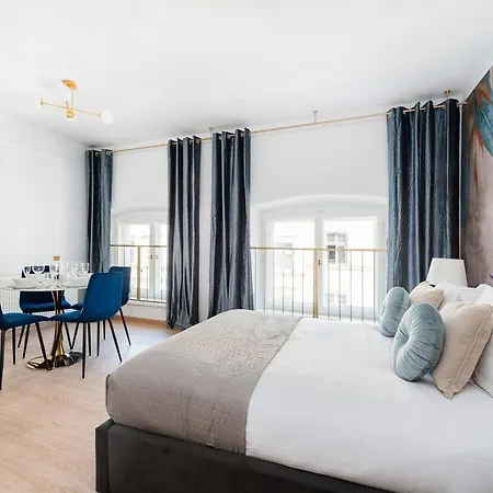 Апартаменты Gallery 7 - 4 *
